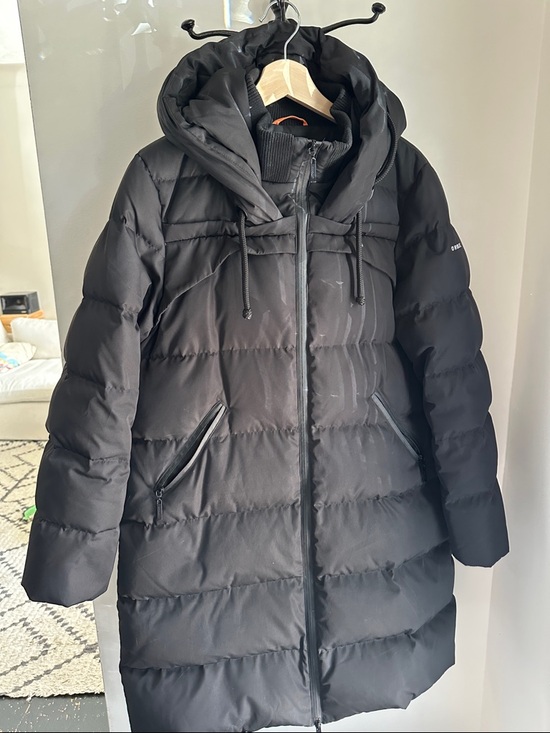 Orolay Jackets & Blazers - Women's Black Long Puffer Coat with Hood